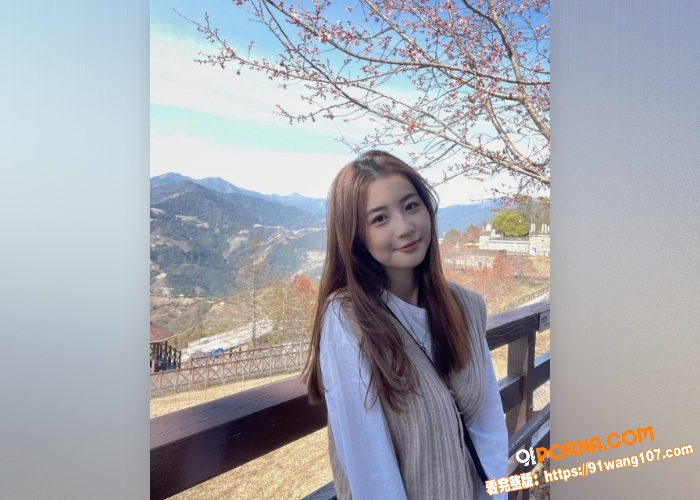 极品女友一被草就喜欢吐舌...（1）