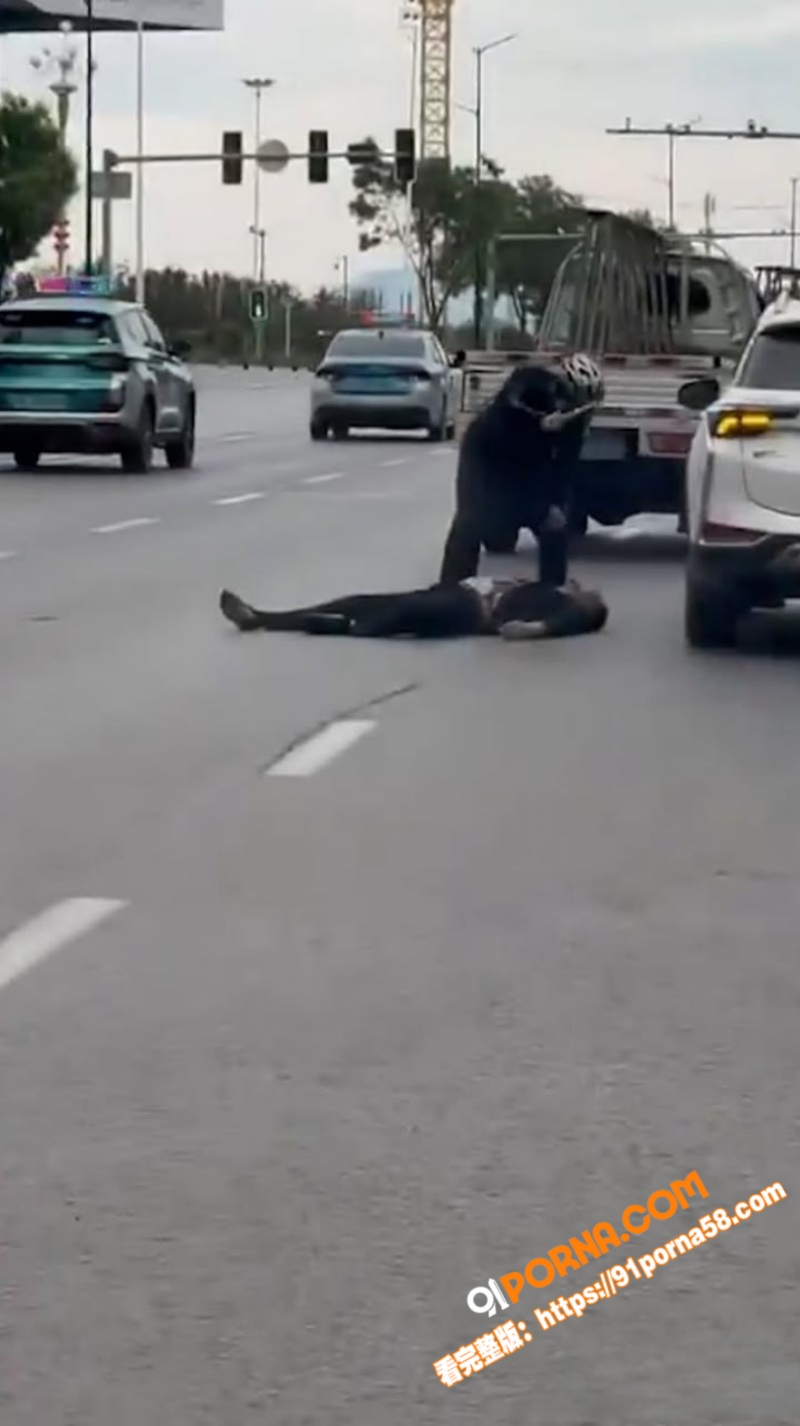 辽宁辽阳万达门口惊现血案...（1）