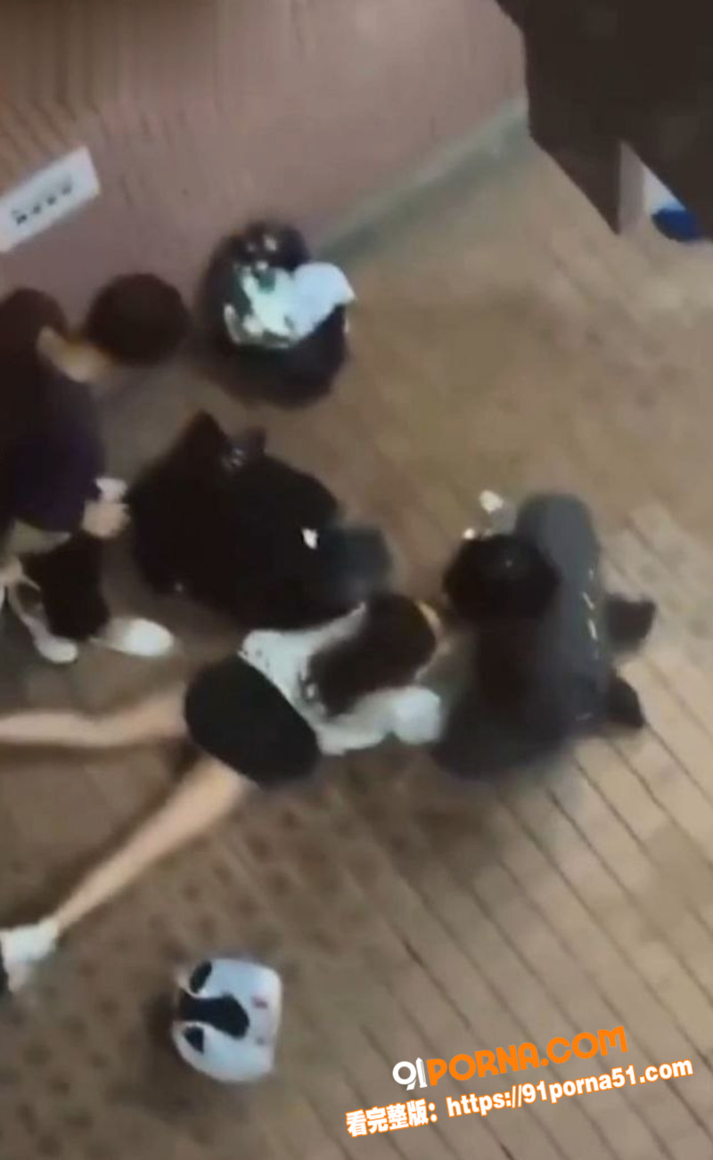 香港屋苑天台3P派对曝光...（8）