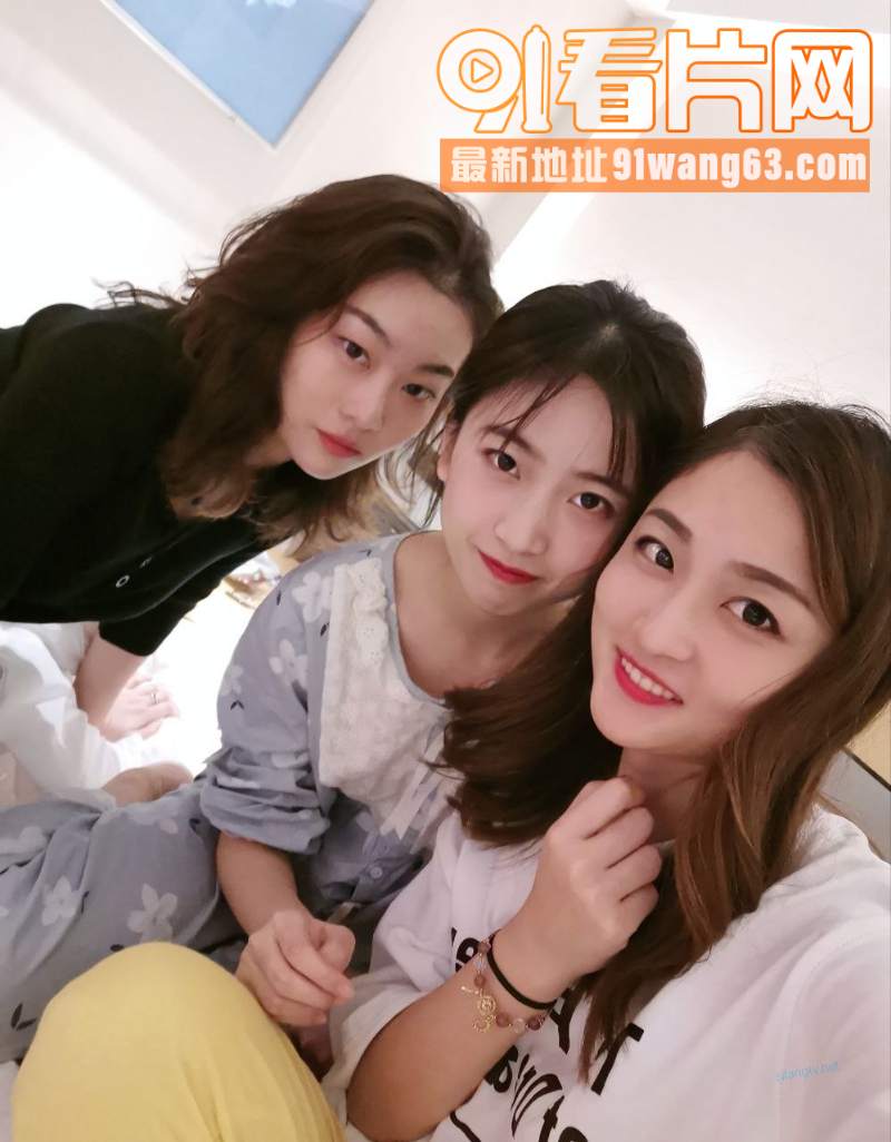大二学妹毕业后 和男友洗...（2）