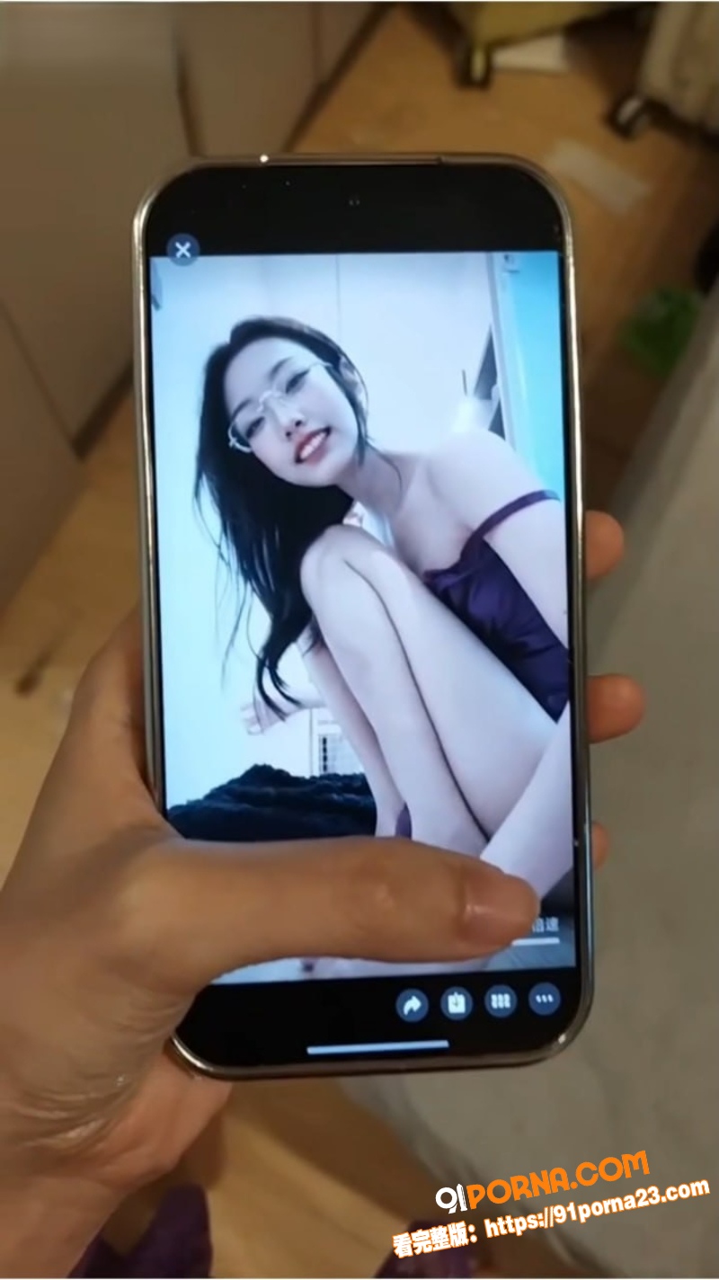 抖音温柔眼镜娘 角落里的...（4）