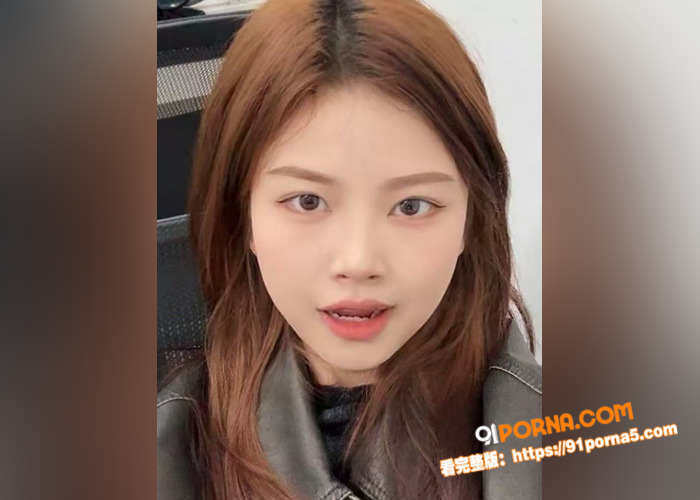 极品美少妇鲍鱼骚痒外出求...（3）