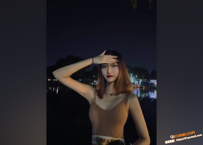 绿帽奴老公看着老婆被兄弟...（1）