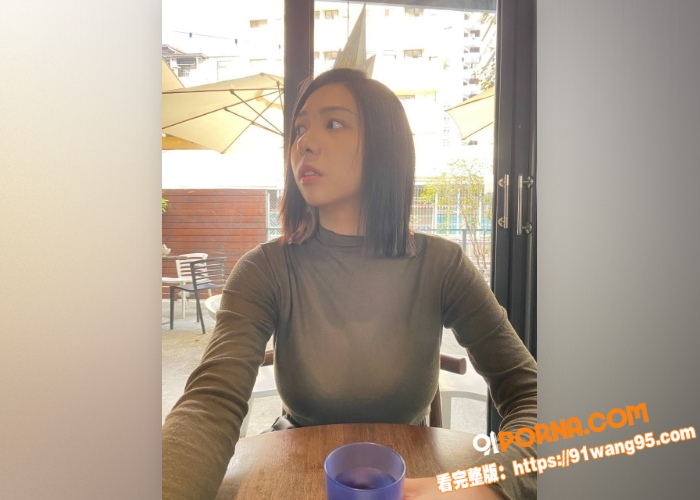 极品巨乳学生妹 被金主酒...（2）