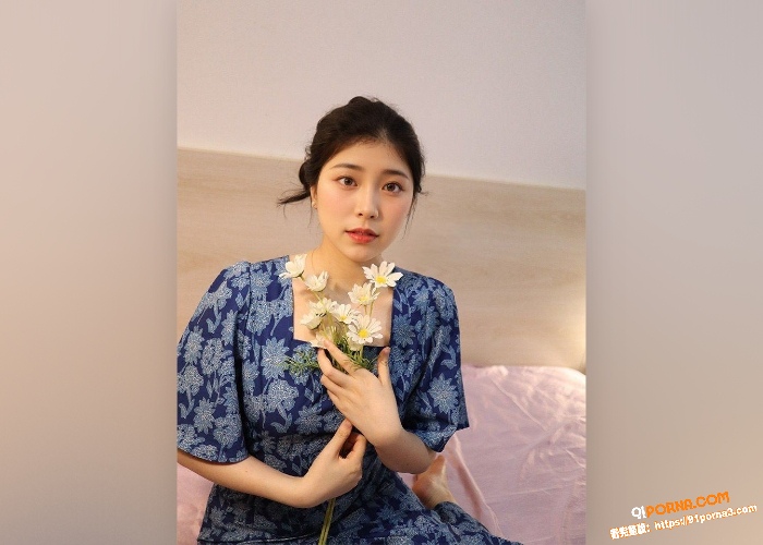 淫荡骚熟女穿情趣睡衣相会...（1）