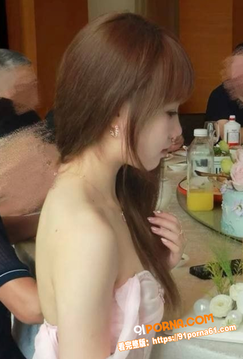 清纯齐刘海甜妹邵思雨私密...（1）