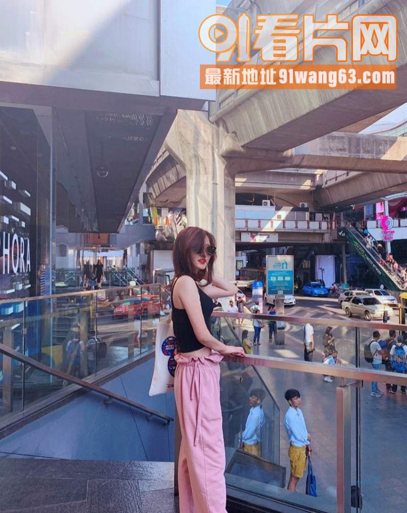 大二学妹毕业后 和男友洗...（11）