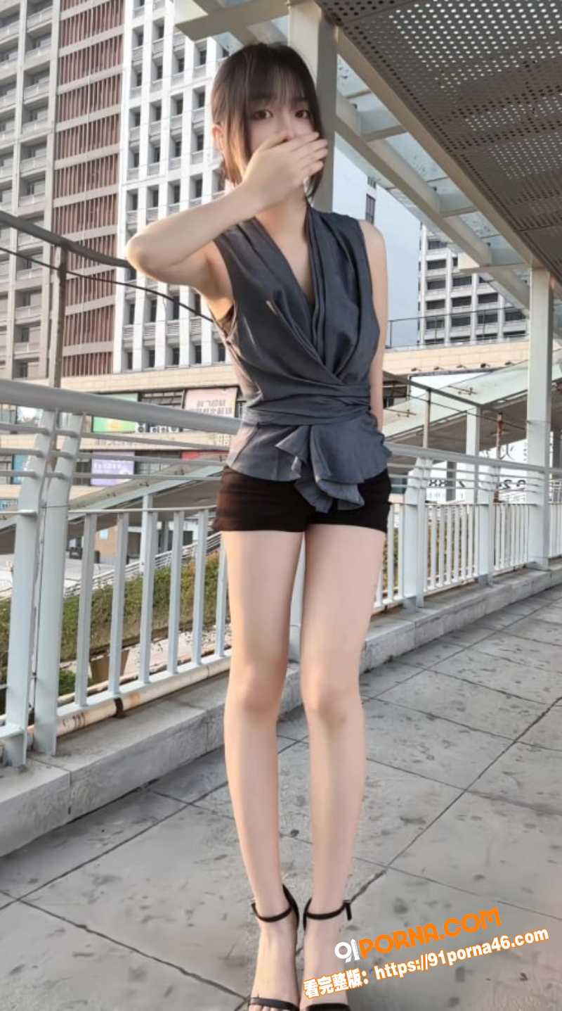 真实姐弟乱伦 姐姐穿着制...（1）