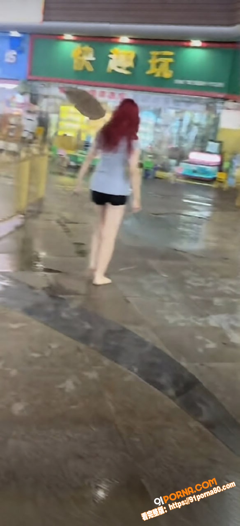 温州瑞安吾悦广场 红发女...（2）
