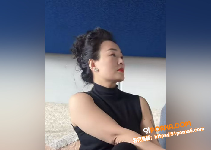 熟女老妈乱伦大屌儿子 老...（3）