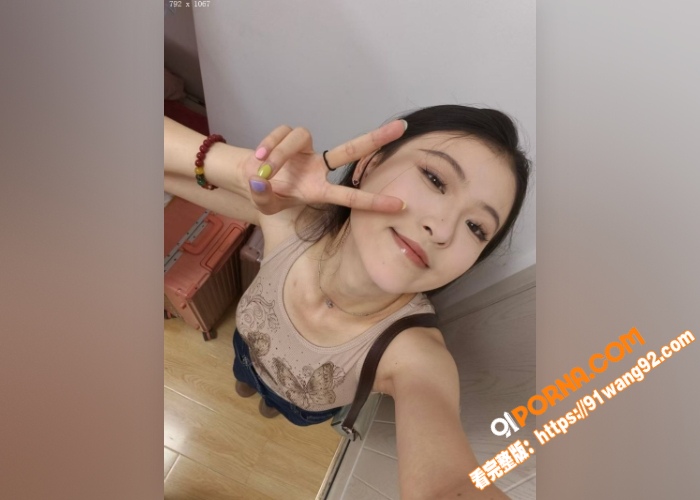极品大三学姐怼逼自拍小穴...（1）