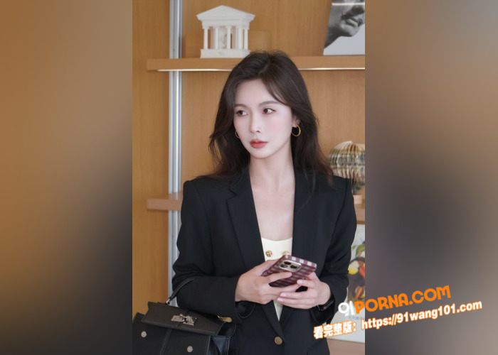 极品熟女 身穿紫色睡衣黑...（1）
