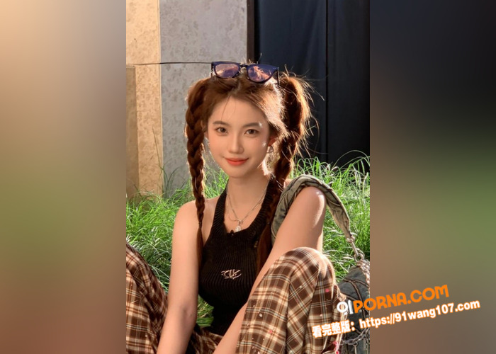高颜值精神小妹满身纹身，...（1）