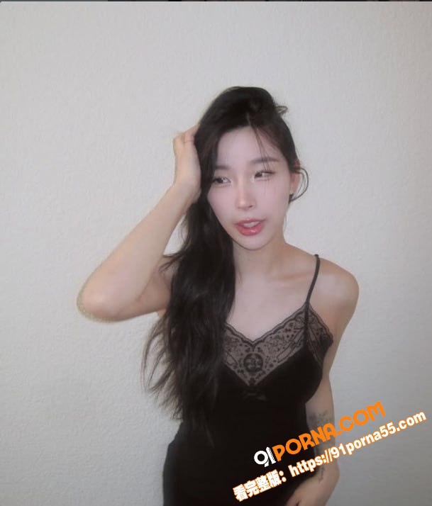 亚裔反差骚货Elle L...（2）