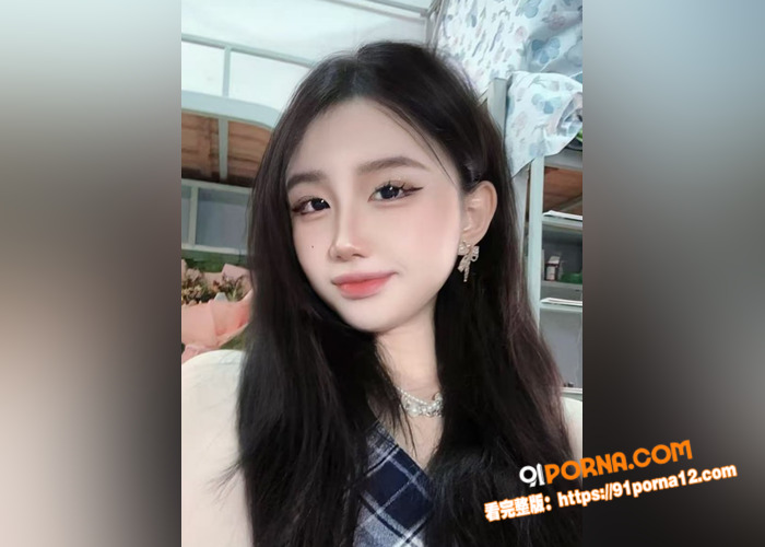 极品眼镜少妇为了捞金在家...（1）