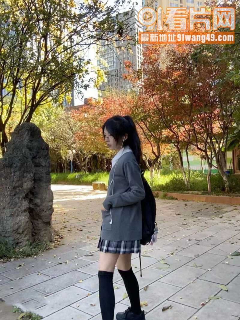 可爱女高中生 和男友性爱...（4）