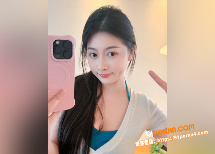 风韵犹存的亲妈在家做瑜伽...（3）