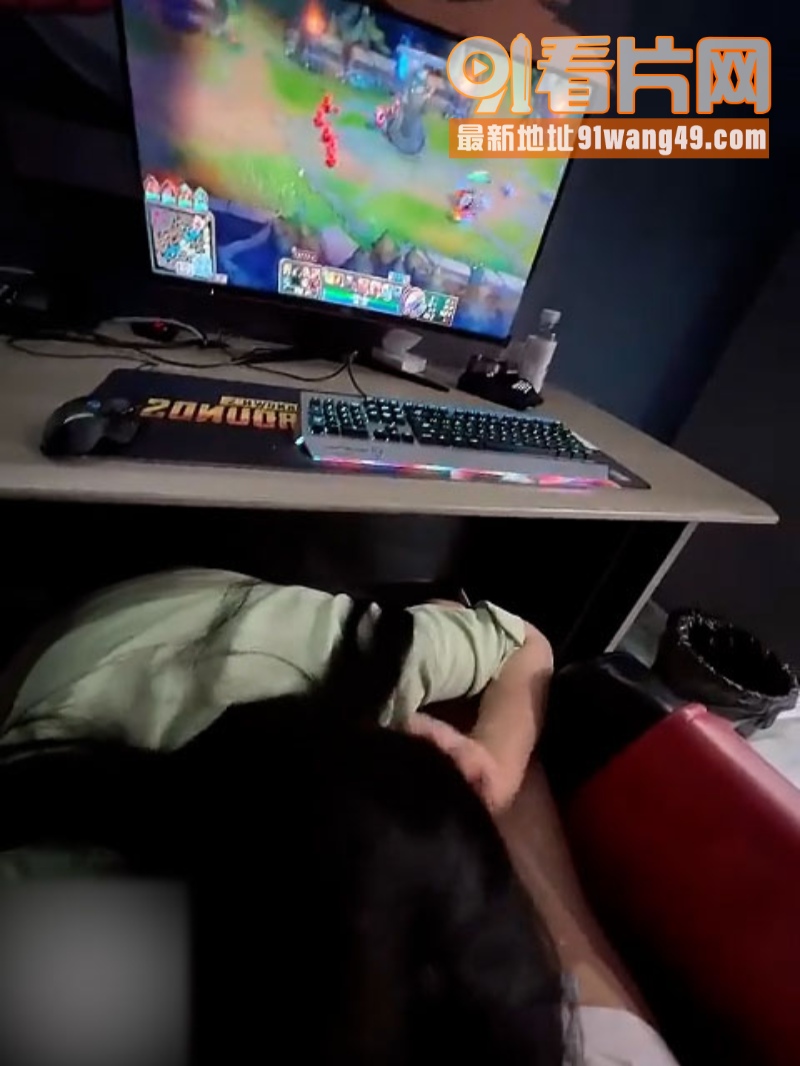 真实姐弟乱伦！上边玩游戏...（2）