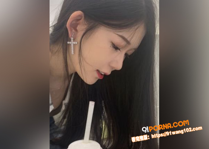 高颜值眼镜妹 私拍视频被...（1）