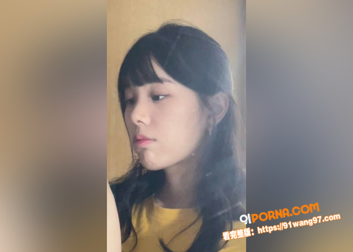 清纯女大学生 表面乖巧 ...（1）