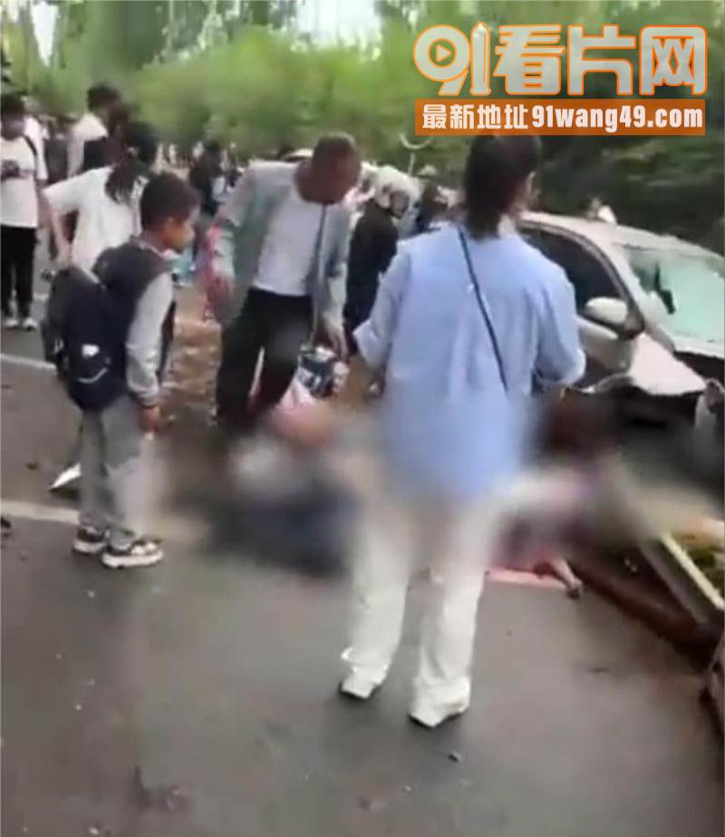 浙江金华苏孟小学门口惊魂...（4）