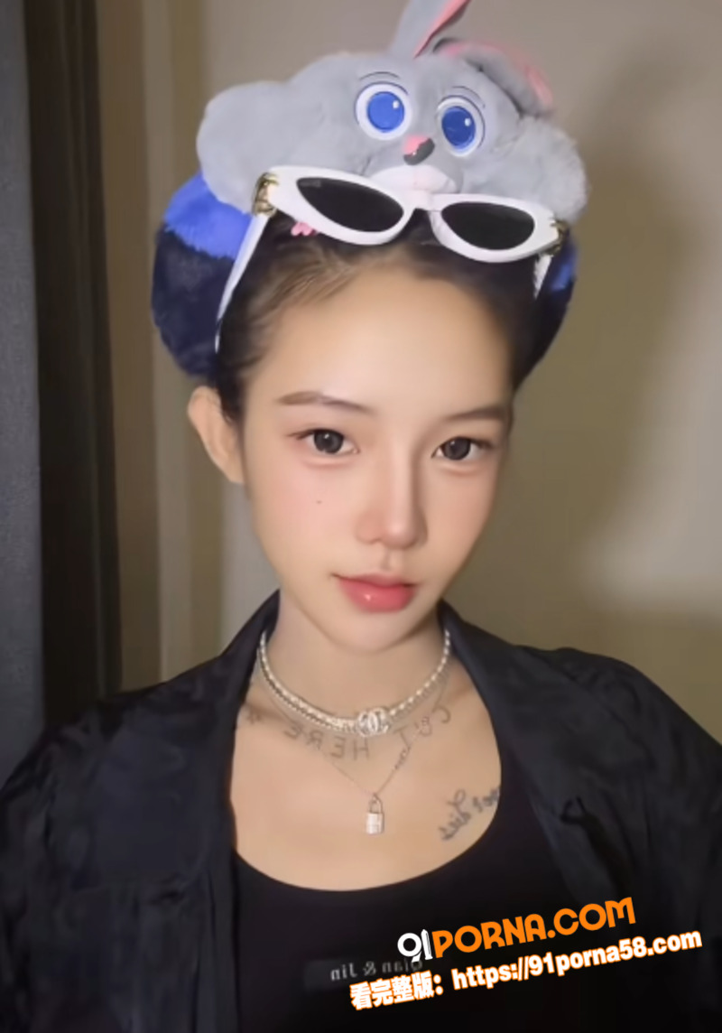 抖音高颜值甜美女网红七七...（2）