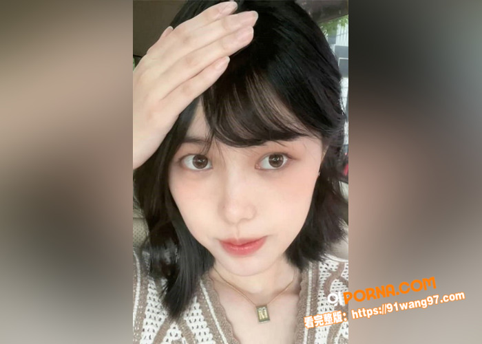清纯女大学生 表面乖巧 ...（2）