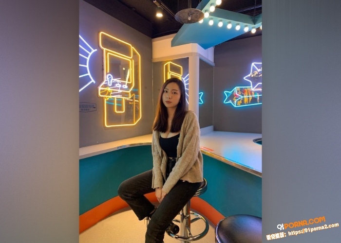 两个风骚人妻跟大哥激情4...（3）