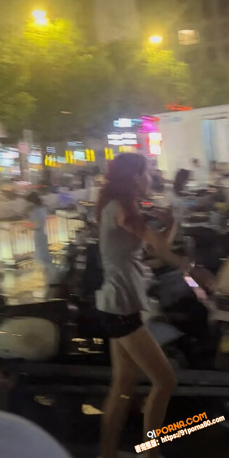 温州瑞安吾悦广场 红发女...（4）