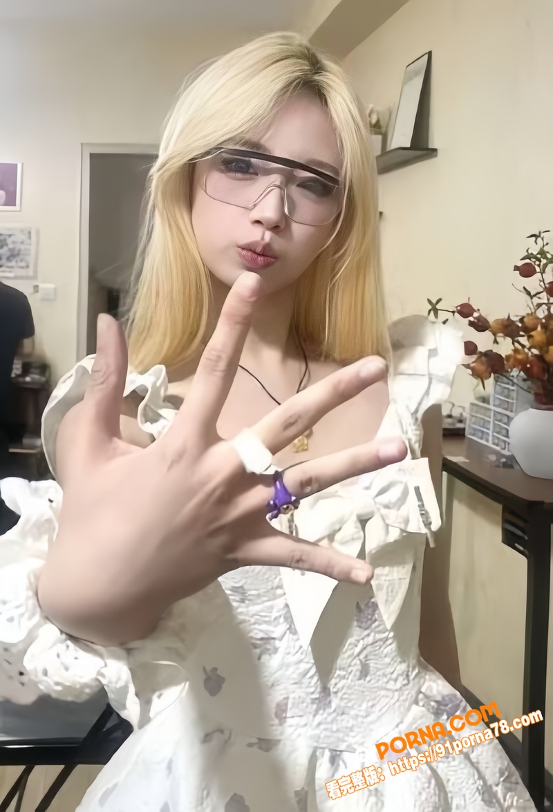 山东潍坊反差骚母狗 孟子...（1）