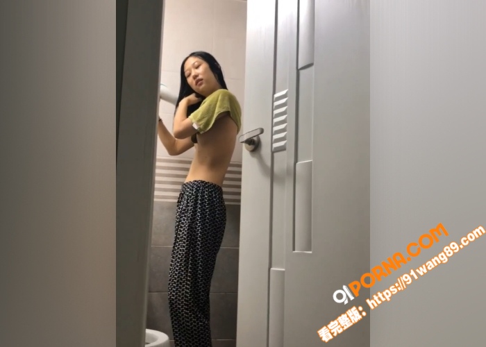 租房里调教淫荡女友 百依...（6）