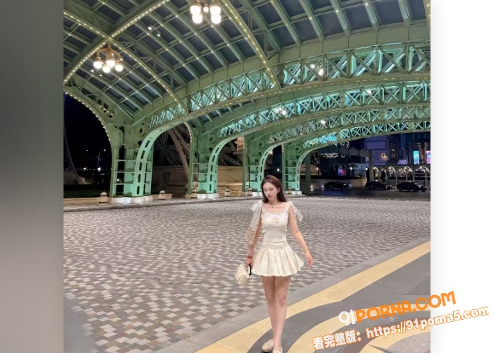 极品美女十柒学姐 扶着桌...（1）