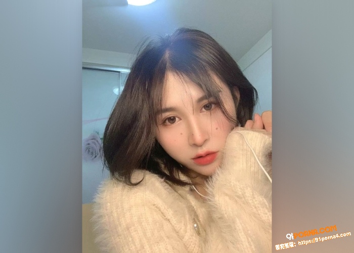 熟女骚妈和儿子家中偷情乱...（3）