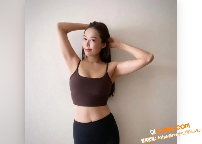 极品御姐露脸穿上黑丝高跟...（2）