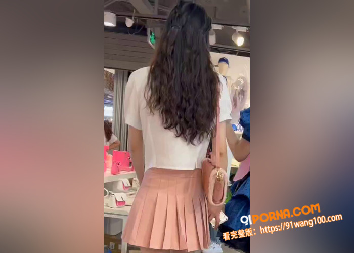商场抄底极品白丝美女！跟...（1）