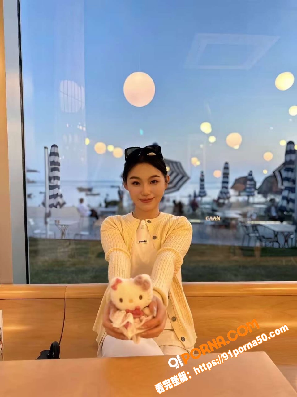 高颜值学生妹刘静酒店开房...（1）