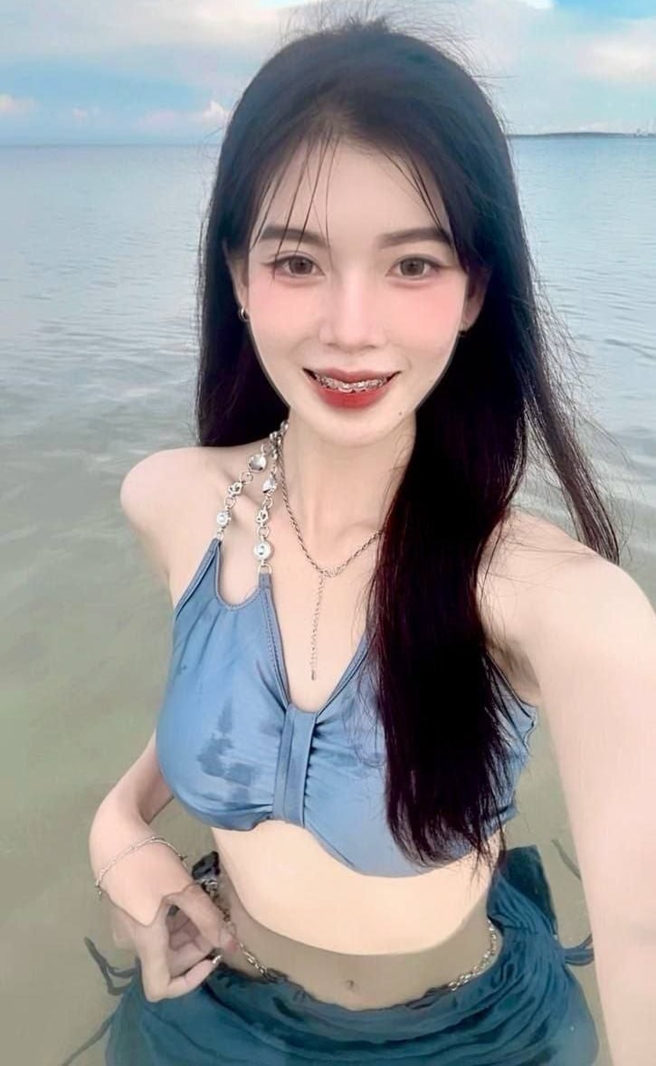 成都空乘学院极品反差婊周...（1）