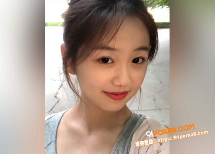 高颜值少女与男友出租屋激...（2）