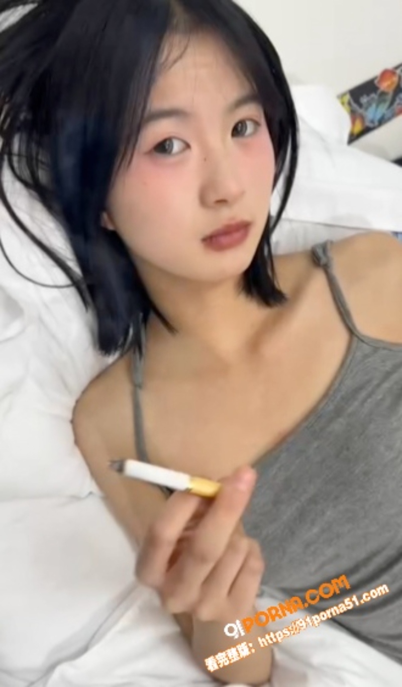 精神小妹私拍泄密！看似清...（1）
