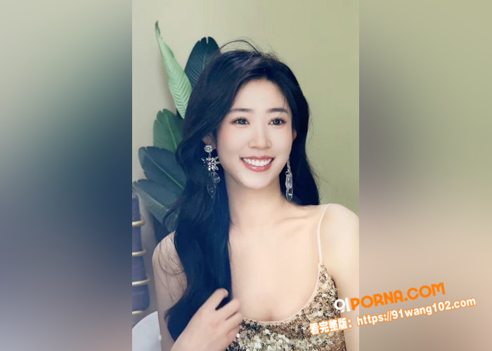 美女裸聊之红衣精神小妹，...（1）