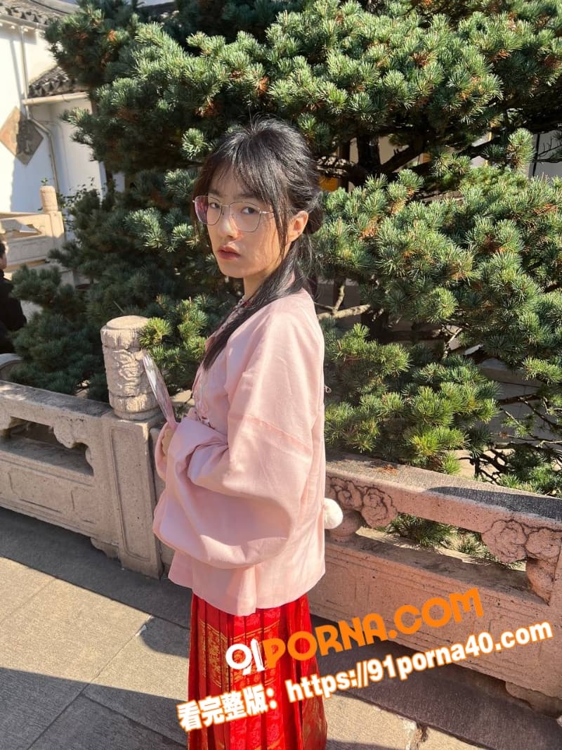 山东闷骚书呆子李甜甜脱衣...（1）
