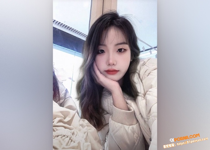 熟女骚妈和儿子家中偷情乱...（4）