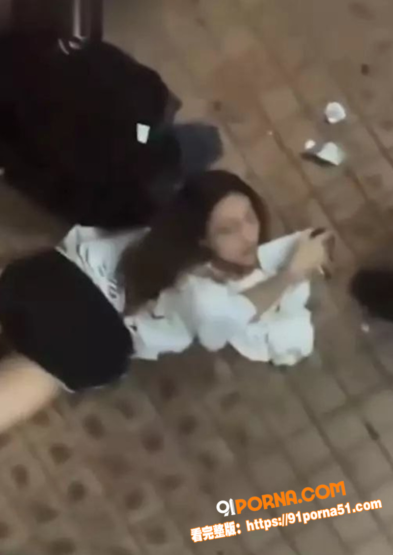 香港屋苑天台3P派对曝光...（9）