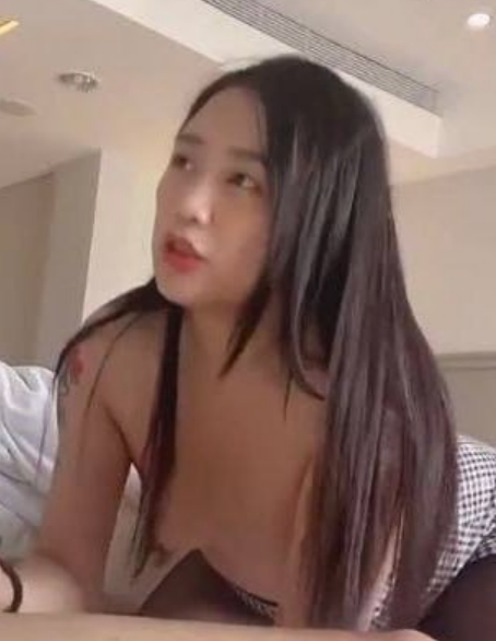 黑丝高跟极品少妇自拍视频...（1）