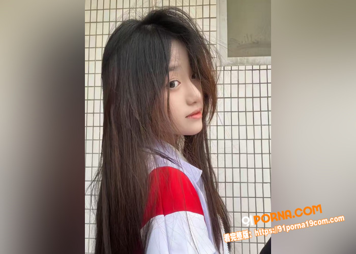 妹妹和哥哥家中做爱视频流...（2）