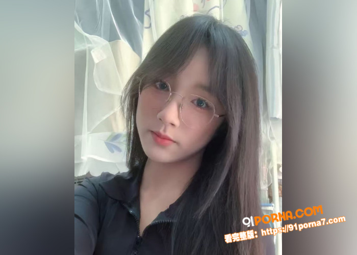 极品眼镜美少妇大尺度直播...（1）