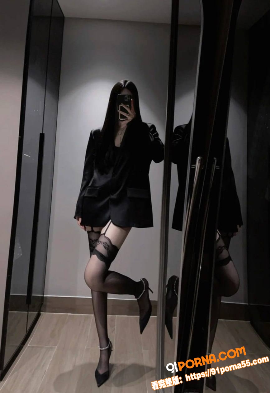 高颜值极品身材女大私拍泄...（1）