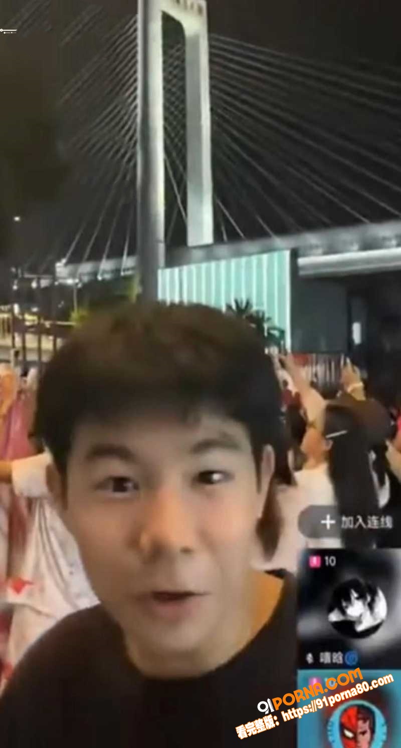 时代峰峻应援现场 一名男...（3）