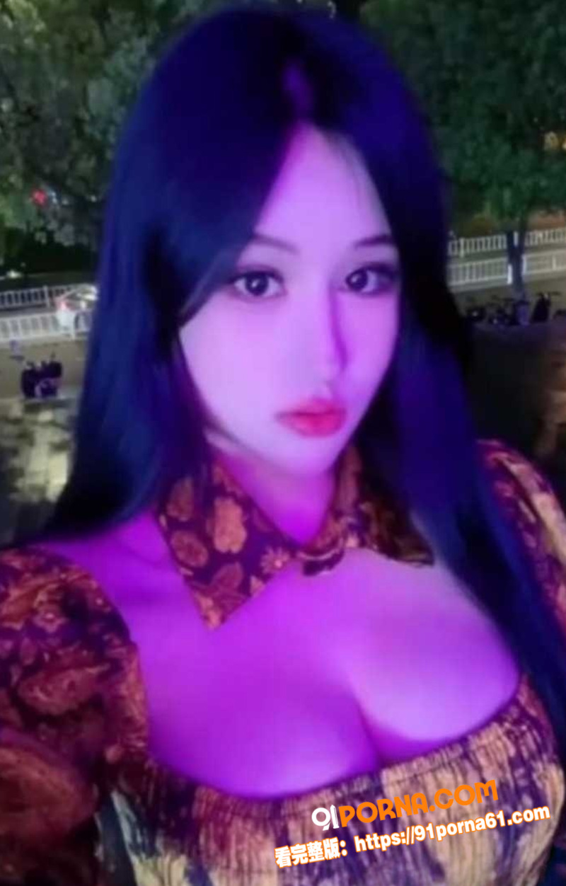 横店极品爆乳甜妹小薇私拍...（3）