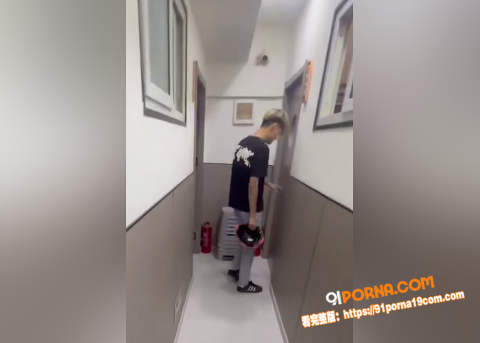 猥琐男打麻将摸手女性牌友...（2）